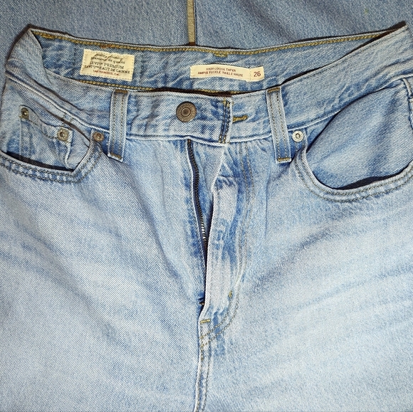 Levi's High Loose Taper Jeans Light Wash High Waist Relaxed Fit 90s Style W26 - Picture 8 of 14